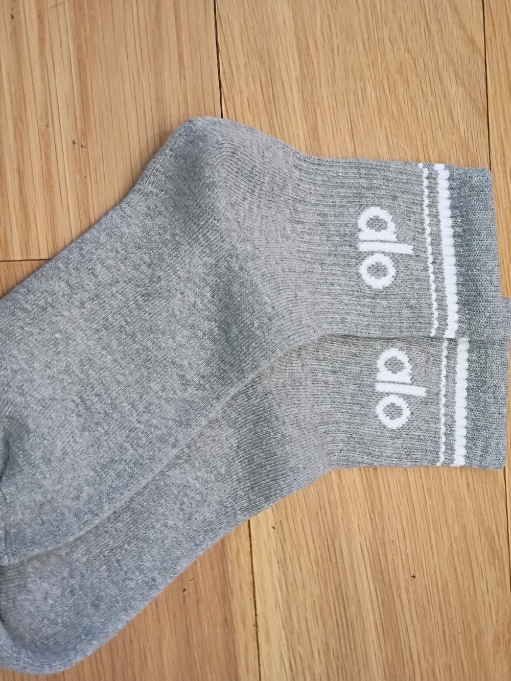 ALO Yoga Throwback Half Crew Grey Socks - Picture 2 of 2